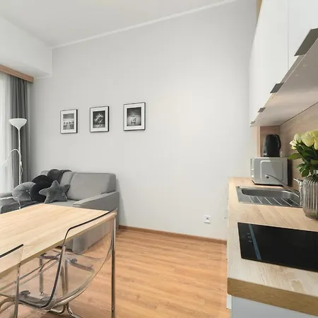 Comfortable By The شقة *